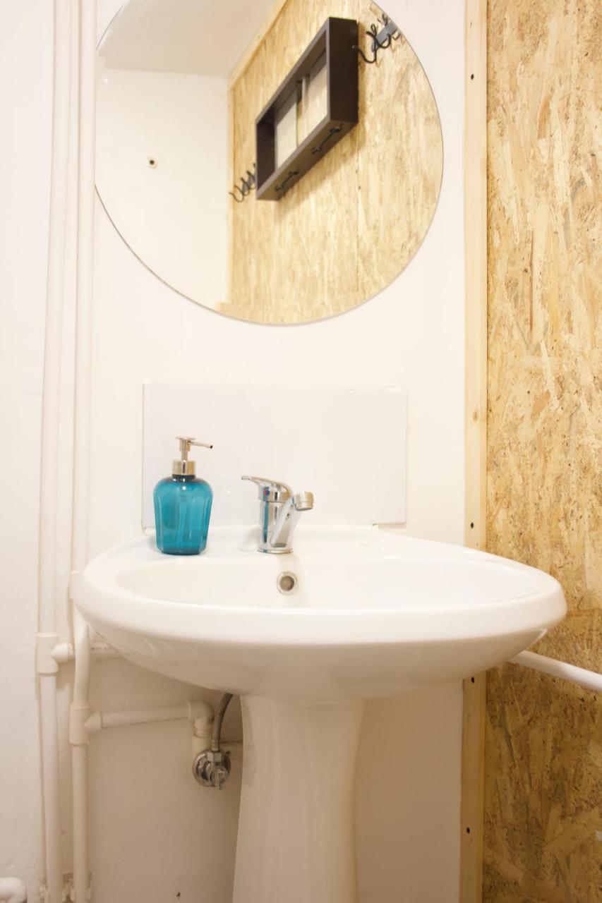 Banat 4 Hostel Boekarest Buitenkant foto